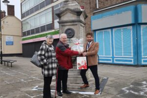 Mayoress & Mayor of Barmouth with Mayor of Great Dawley exchanging gifts next to the Captain Webb Memorial located on the High Street