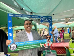 Cllr Raj Mehta at Paws in the Park event.